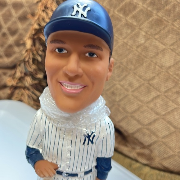 New York Yankees Derek Jeter 2001 Bobblehead - Picture 3 of 3